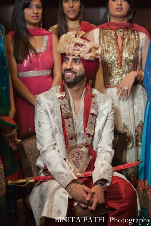 indian wedding groom baraat