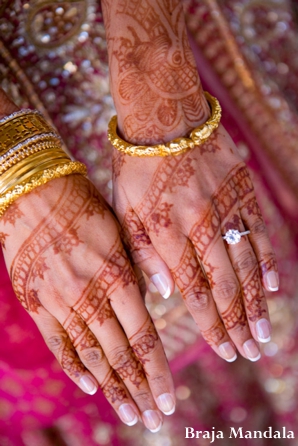 indian-wedding-henna-hands-diamond-ring