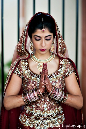 indian-wedding-bride-portrait-bangles-mehndi