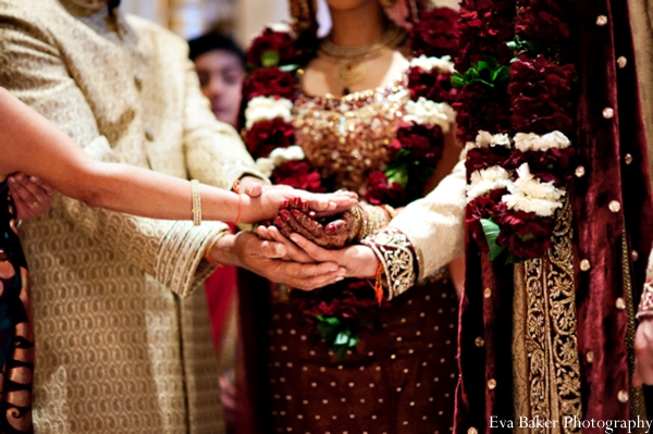 indian-wedding-ceremony-bride-groom-detail-hands