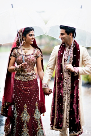 indian-wedding-portrait-groom-bride-umbrella