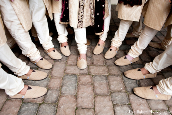 indian-wedding-portrait-wedding-party-groom-detail-shoes