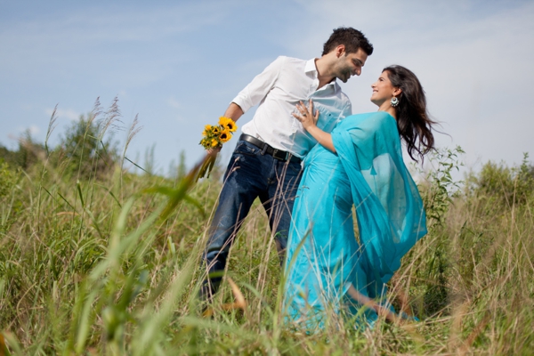 indian-wedding-bride-groom-outdoors-portrait-engagement