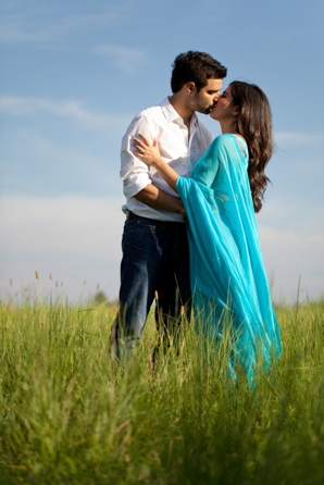 indian-wedding-engagement-portrait-outdoors-kiss