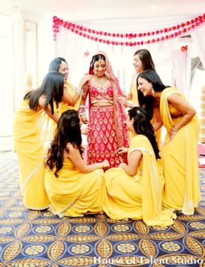 indian-wedding-bride-bridesmaids-portrait-before-ceremony