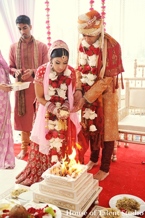 indian-wedding-ceremony-bride-groom-tradtional-ritual