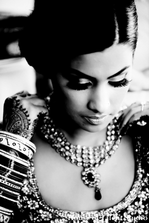 indian-wedding-portrait-black-white-bride