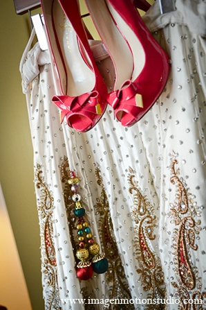 indian wedding bride fashion red shoes ivory lengha