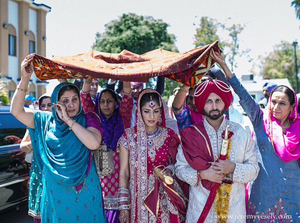 indian wedding traditions bride groom ceremony