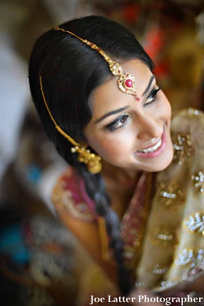 indian-wedding-bride-gold-tikka