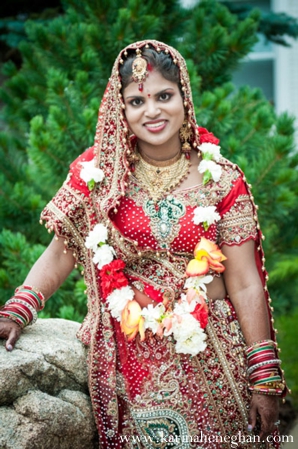 indian-wedding-bride-traditional-lengha-jai-mala