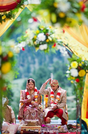 indian-wedding-couple-at-mandap-floral