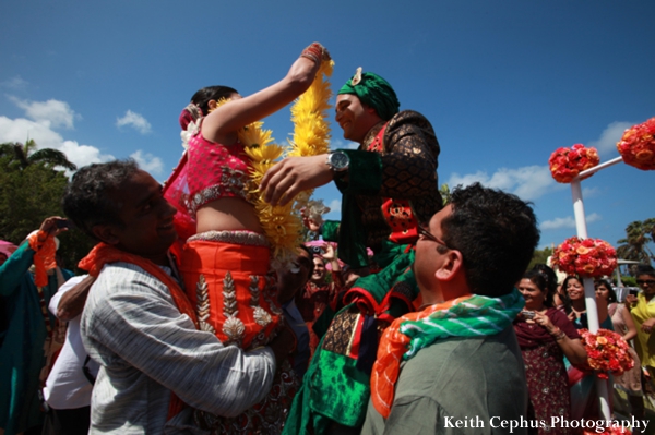 indian-wedding-bride-groom-jai-malas