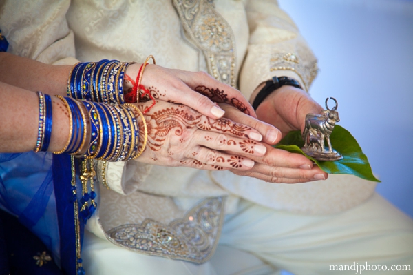 indian wedding ceremony bangles