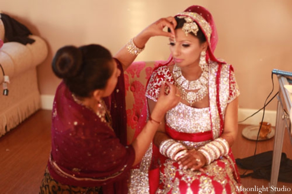 indian-wedding-ceremony-lengha-bangles