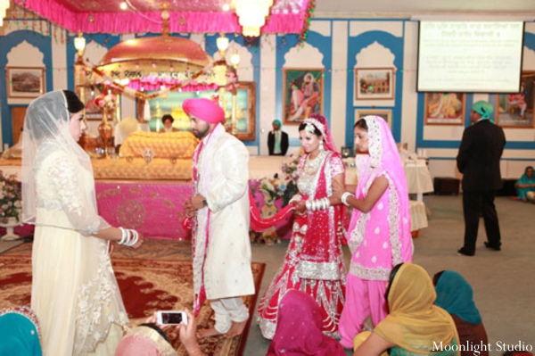 indian-wedding-sikh-ceremony-bride-groom-colorful