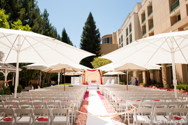 indian-wedding-ceremony-outdoors-white-umbrellas