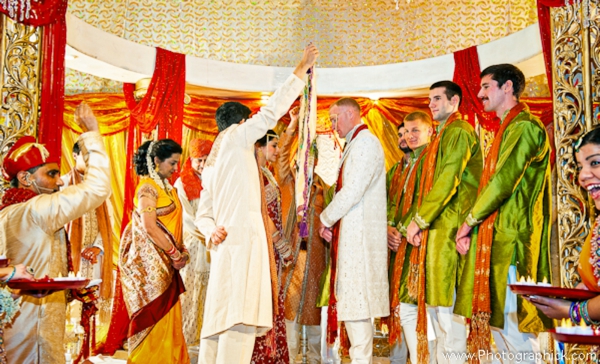 indian-wedding-bride-groom-fusion-first-look-at-mandap