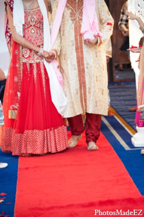 indian wedding ceremony tradition red