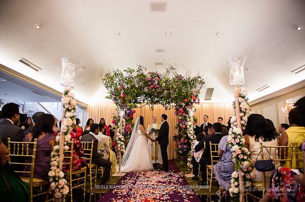 indianbrideandgroomtraditionalwhitegownmandap