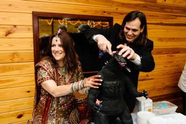 The bride and groom at the Indian wedding reception. Cutting the groom\'s cake.