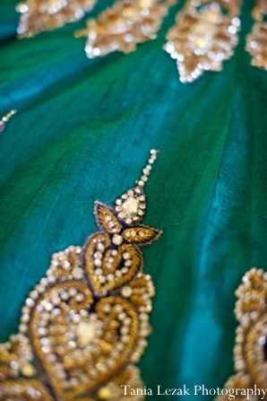 indian-wedding-getting-ready-gold-detail-lengha