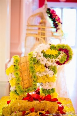 indian-wedding-garba-decor-ideas-floral-elephant