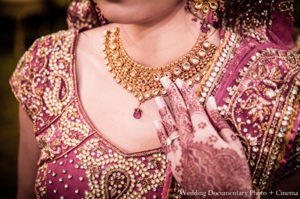 indian-wedding-ceremony-gold-red-lengha-necklace