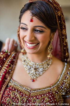 Indian bride in traditional indian bridal jewelry set