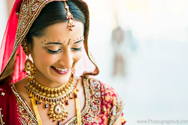 http://www.maharaniweddings.com/wp-content/uploads/2013/01/indian-wedding-bride-smiling-portrait-before-ceremony1.jpg