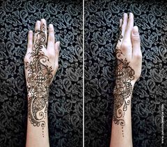 This amazing mehndi artist from Barbados shows us her beautiful henna style!