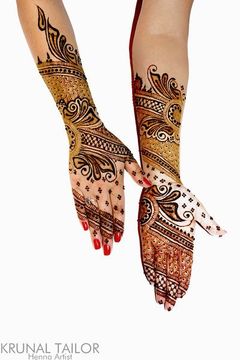 Krunal Tailor, Henna Artist submitted beautiful mehndi designs for our 3rd Annual Mehndi Maharani Contest.