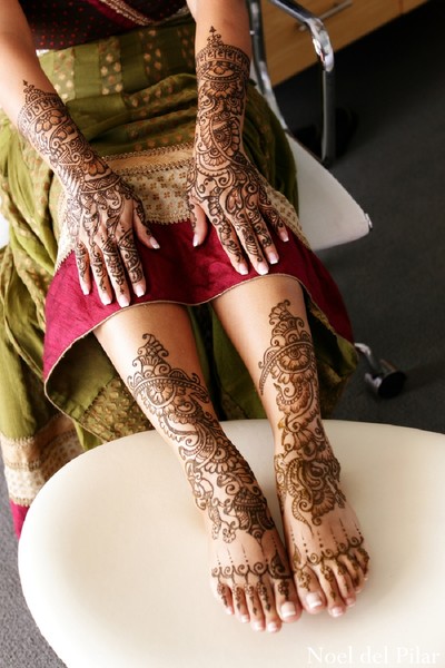 A bride gets mehndi applied for her wedding.