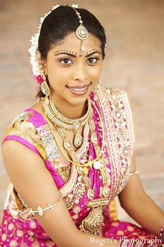 This Indian bride poses for lovely wedding portraits!