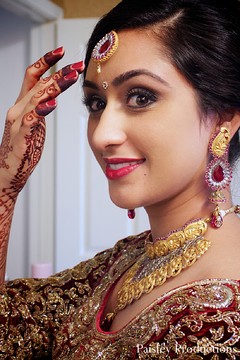 This Indian bride gets beautiful hair and makeup before her wedding!