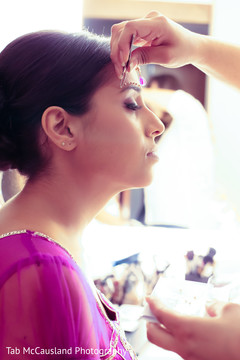 This lovely Indian bride gets styled to the nines for her wedding ceremony.