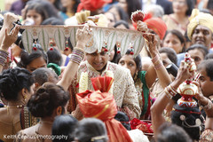 A bride and groom wed in an Hindu ceremony.