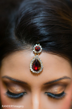 An Indian bride and groom wed in a lovely Hindu ceremony!