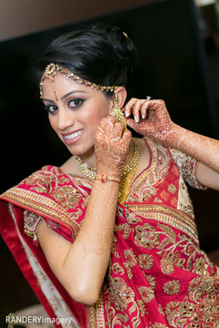 A darling bride and groom wed in a sweet Hindu ceremony!