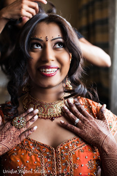 An Indian bride gets ready for her Hindu wedding ceremony!