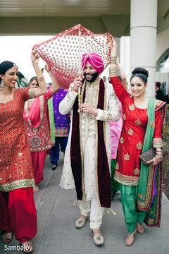 A perfect Punjabi pair wed in a traditional ceremony in Canada!