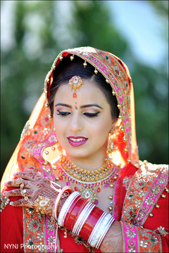 An Indian bride and groom get ready for their Sikh ceremony!