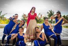 Portrait of the bride with her bridal party.