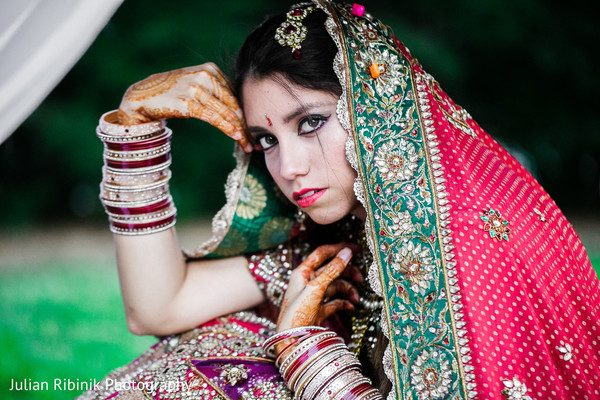 30 Real Brides Who Ditched Typical Choodas & Went 'Bole Chudiyan' | Indian  wedding photography poses, Indian bridal photos, Bridal photography
