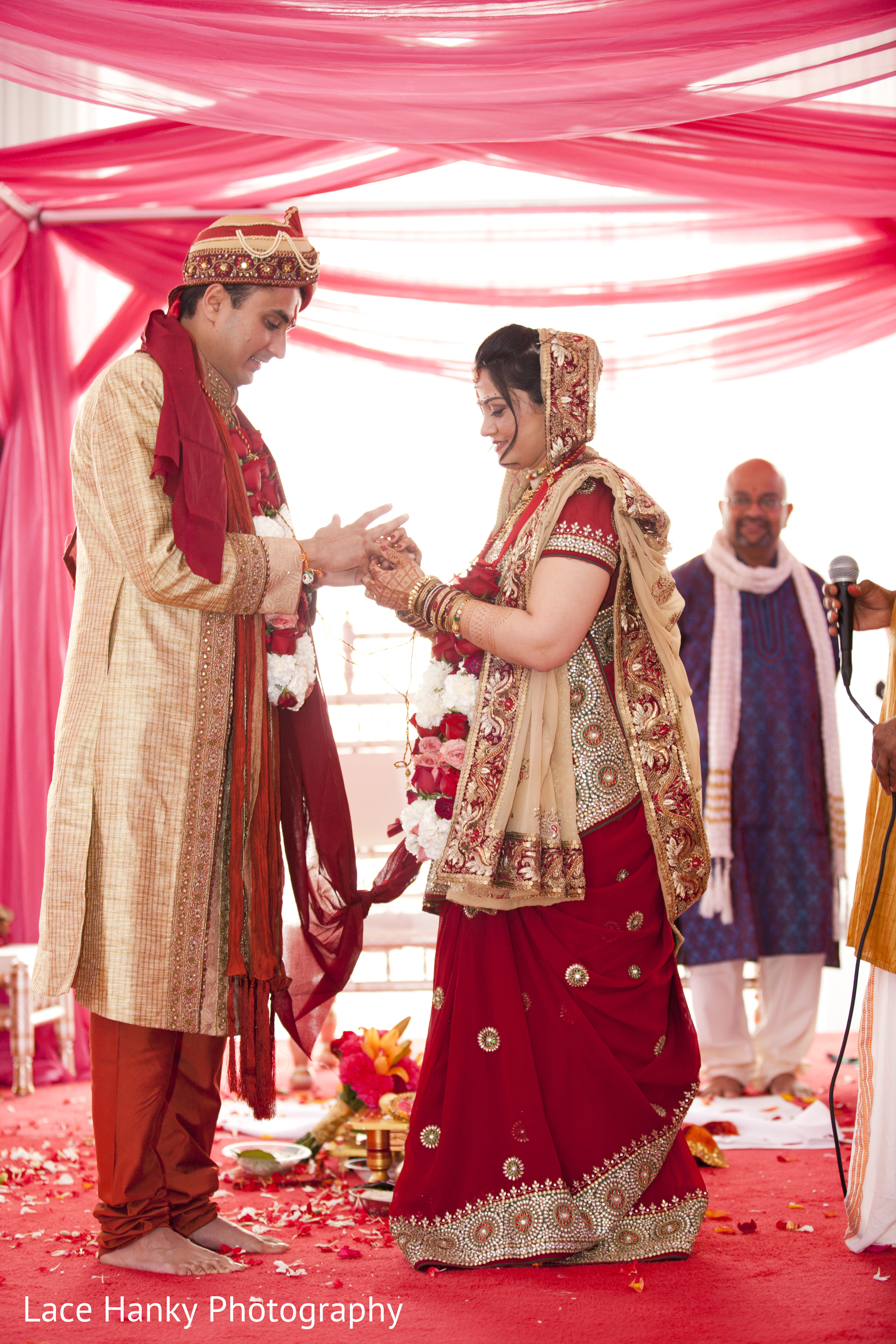 Ceremony in Bloomington, MN Indian Wedding by Lace Hanky ...