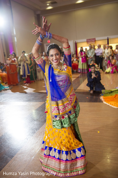 Garba traditional hi-res stock photography and images - Page 3 - Alamy