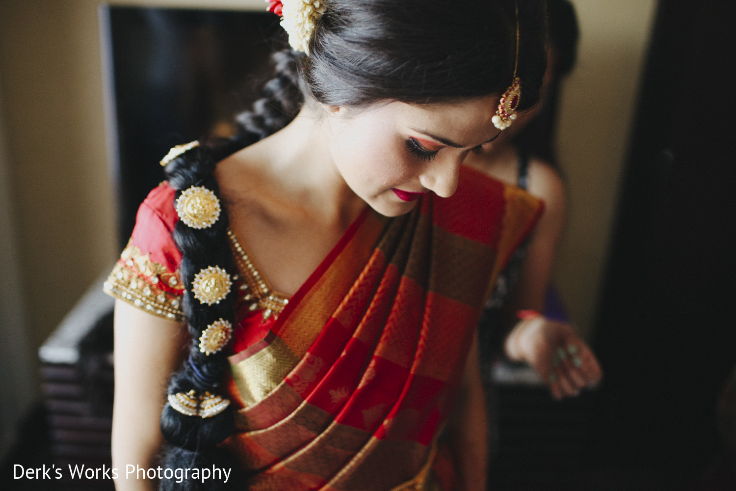 Glamorous Hairstyles For Brides & Bridesmaids According To Their Face Shape  | WeddingBazaar