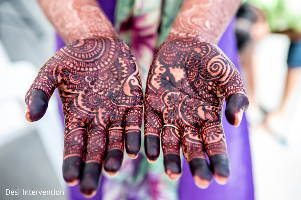 Mehndi Hands