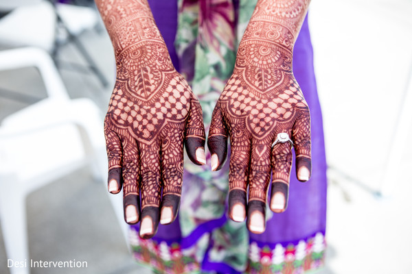 Mehndi Hands