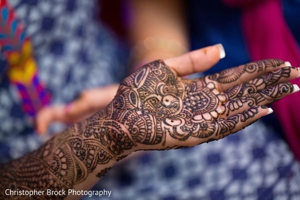 Mehndi hands